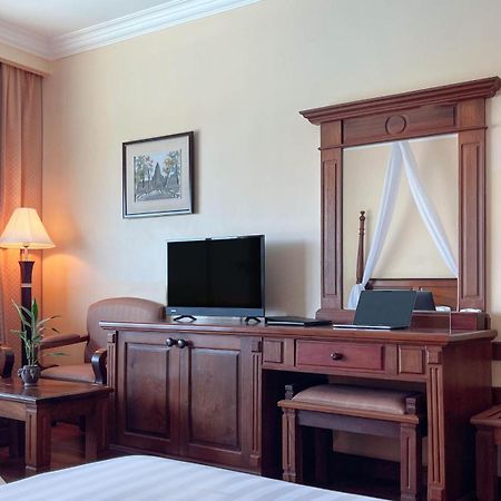 Pacific Hotel & Spa Сіємреап Екстер'єр фото
