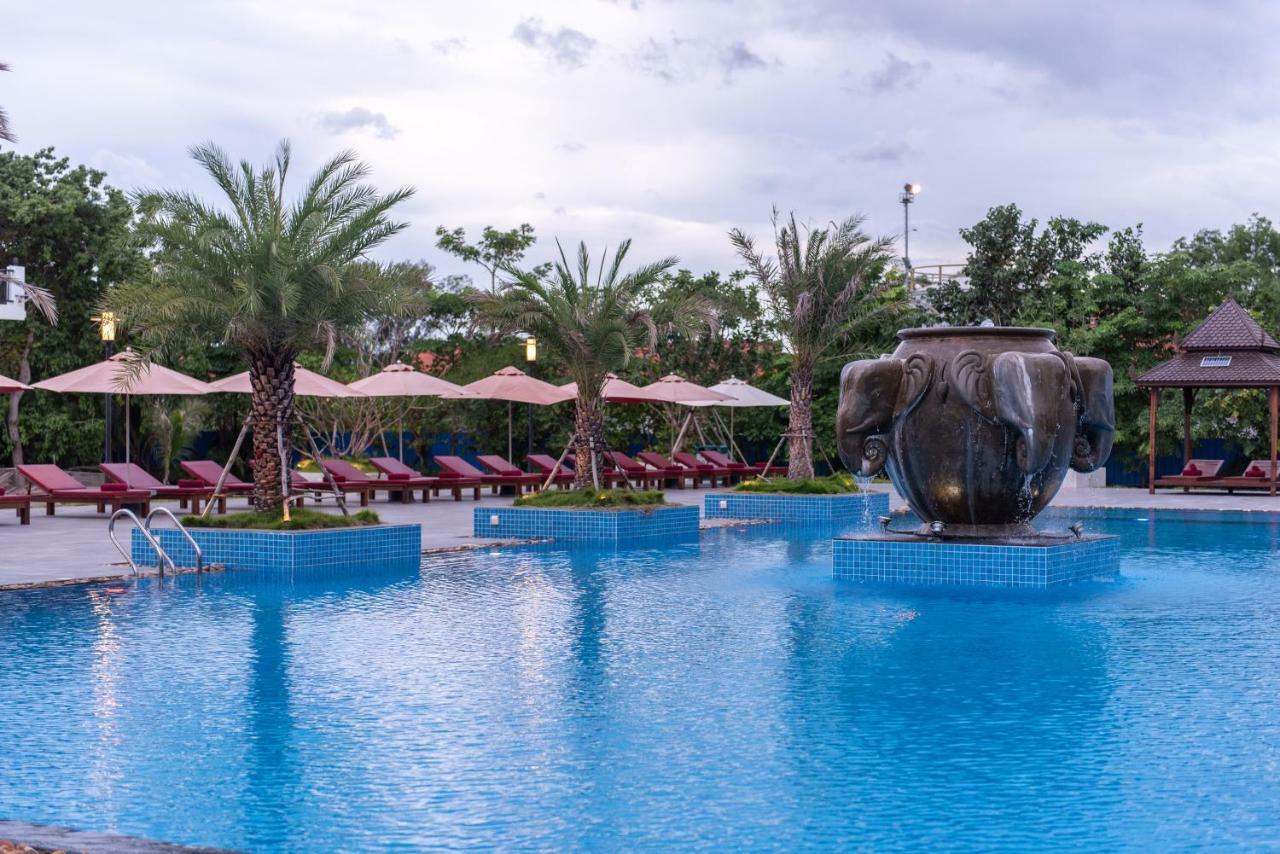 Pacific Hotel & Spa Сіємреап Екстер'єр фото
