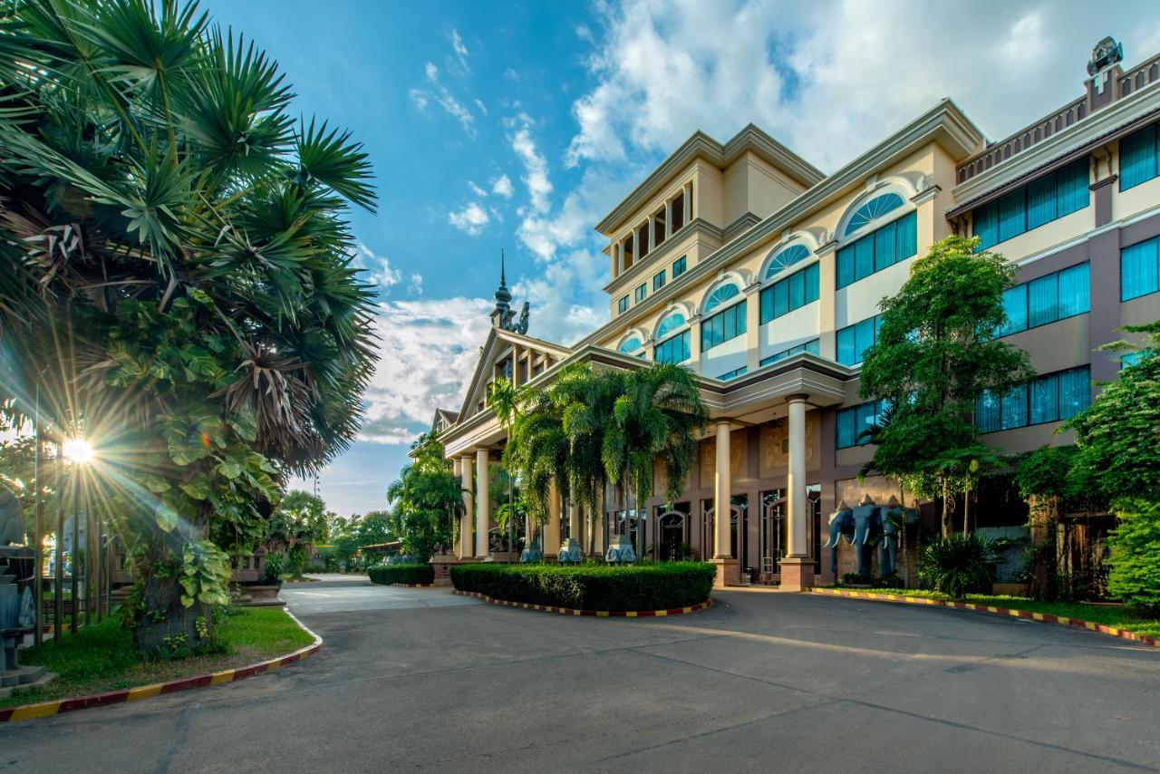 Pacific Hotel & Spa Сіємреап Екстер'єр фото